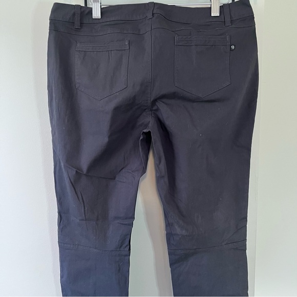 EUC Mountain Hardwear women’s black hiking pants, size 8 - Picture 7 of 9